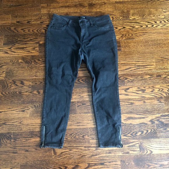 Black Jeans with Zipper Detail - Picture 1 of 8